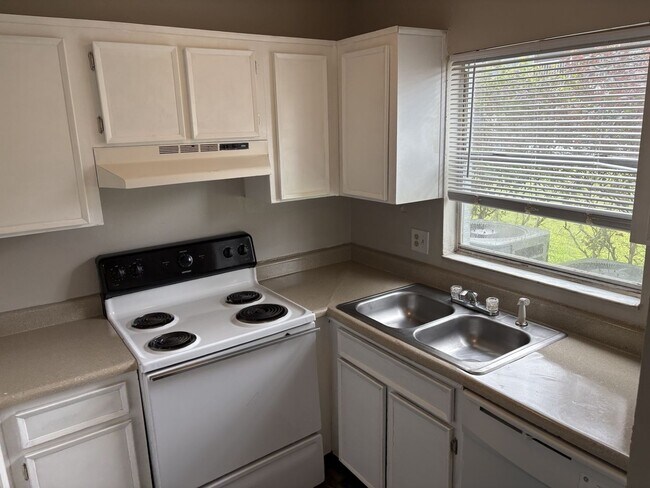 Foto del edificio - 1st floor 2 bedroom 2 bathroom