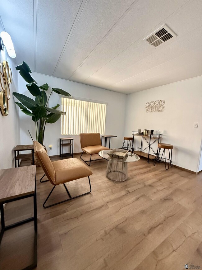 Building Photo - 10584 E Amber Dr