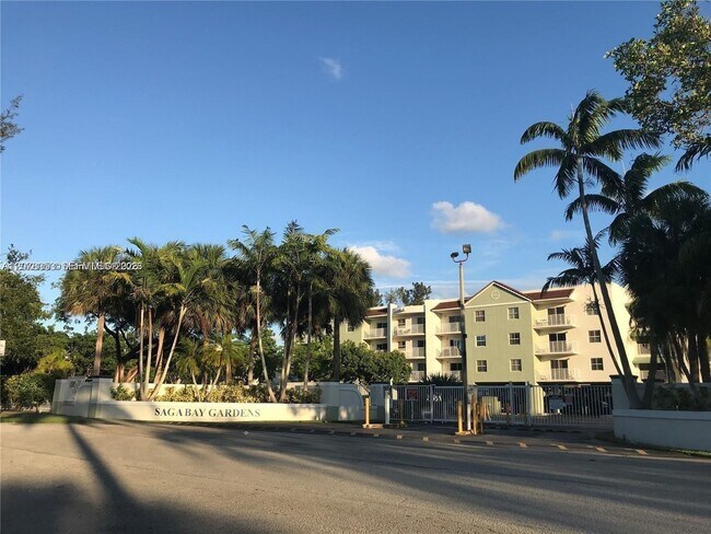 Foto del edificio - 8240 SW 210th St