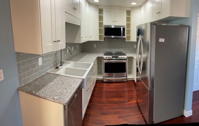 Foto del edificio - AVAILABLE NOW! 3 Bedroom 2 Bath Home on over 1 Acre in York with Clover Schools