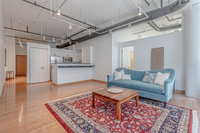 Photo - 333 W Hubbard St Apartment