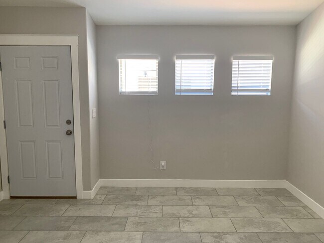 Foto del edificio - 3..2...1.. REMODEL DONE! 4 BEDS 2 BATHS SI...