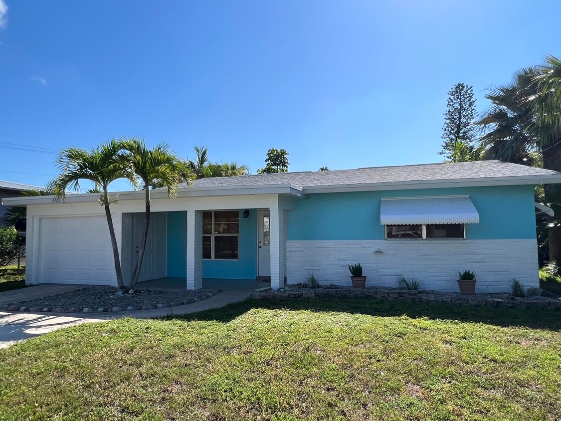 Primary Photo - 212 Granada St