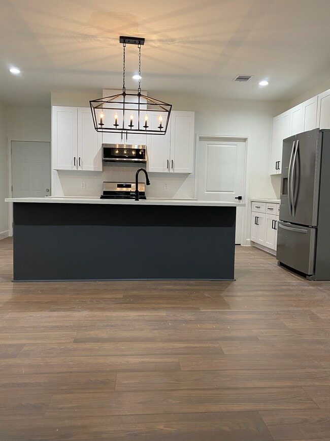 Kitchen with appliances and spacious pantry - 3907 Shelby Cir