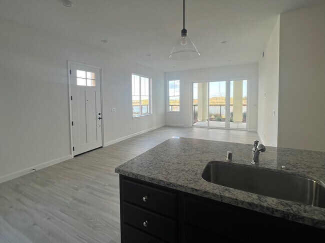 Open layout great room and kitchen - 2268 Solace Vis