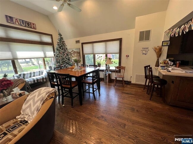 Building Photo - 26 Wayne St