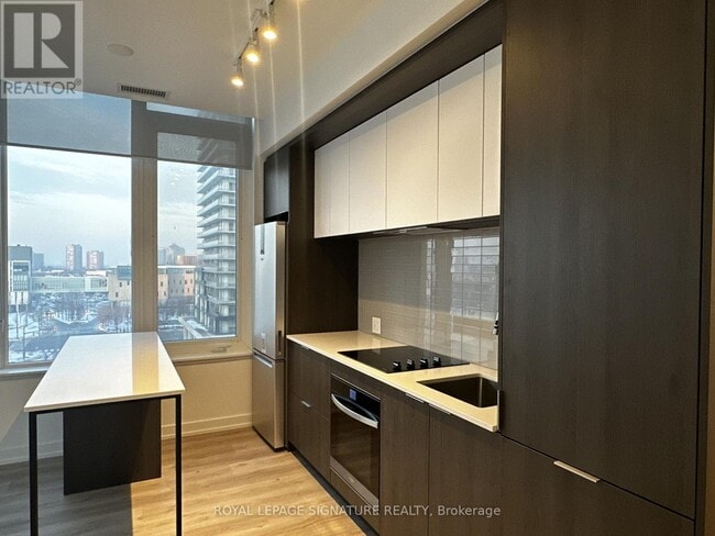 Photo du bâtiment - 395 Square One Dr