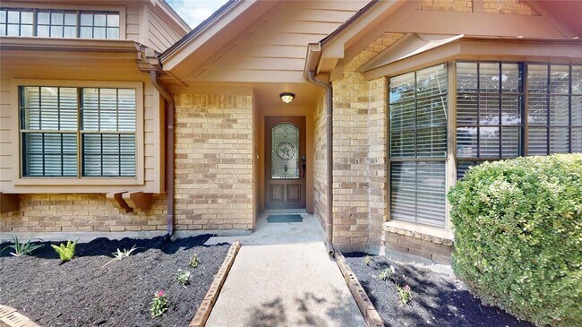Building Photo - 15734 Lakedale Dr