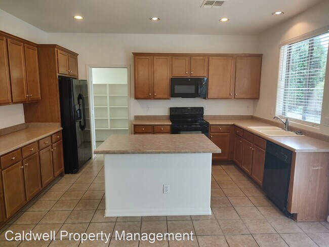 Building Photo - 5 br, 3 bath House - 2647 E. Teakwood Pl.