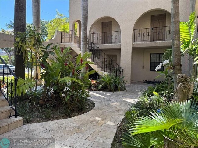 Foto del edificio - 815 NE 28th St