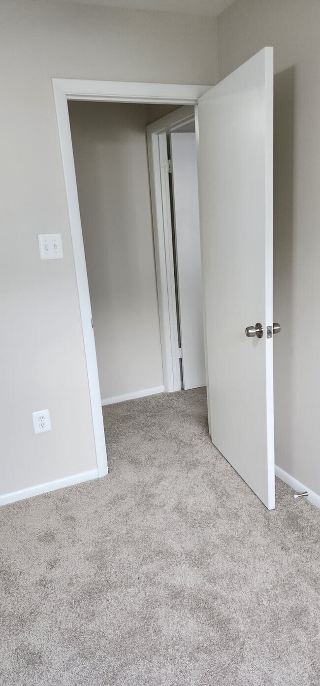 Foto del edificio - 5842 Holly Hock Pl