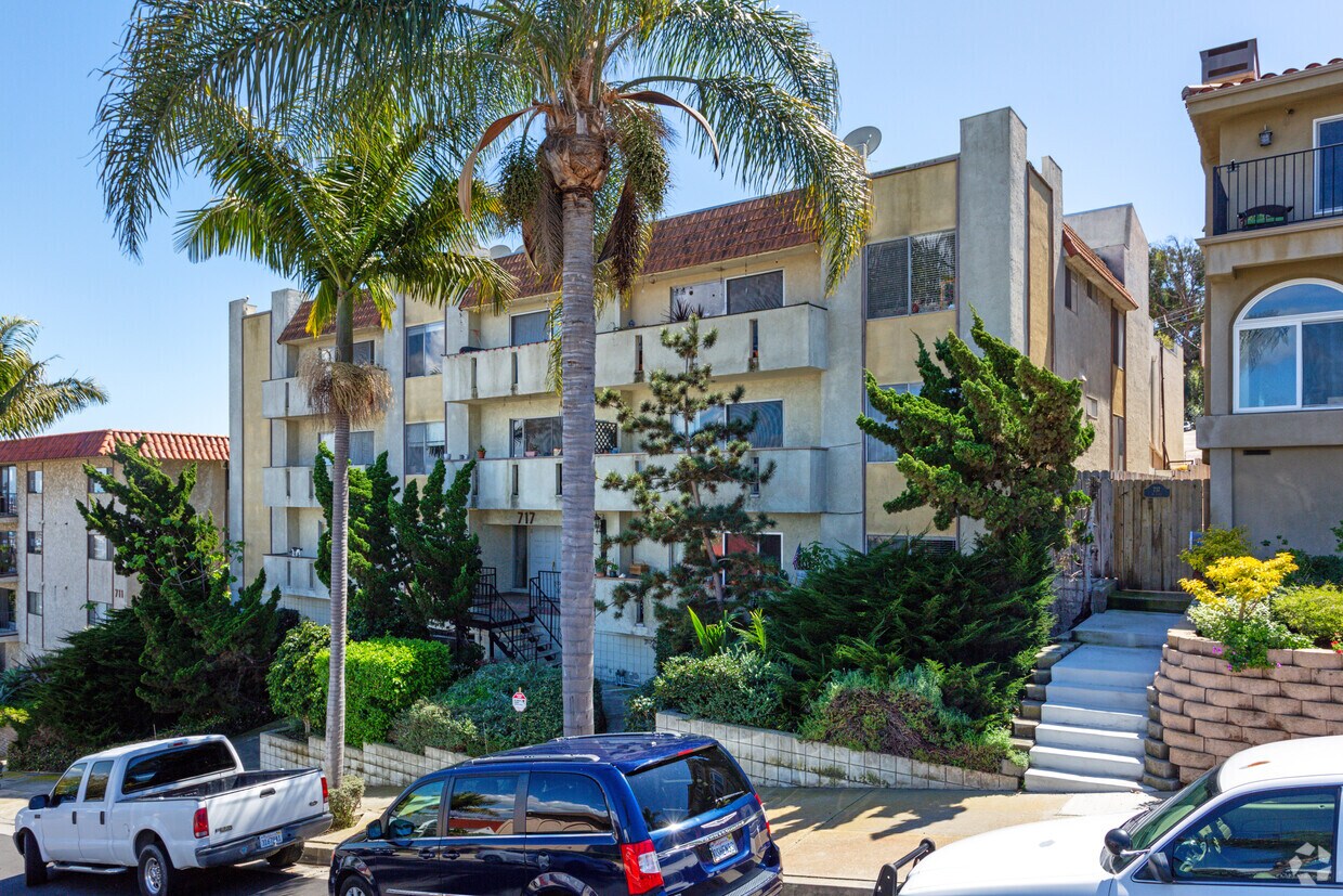 Foto principal - 717 W 33rd St