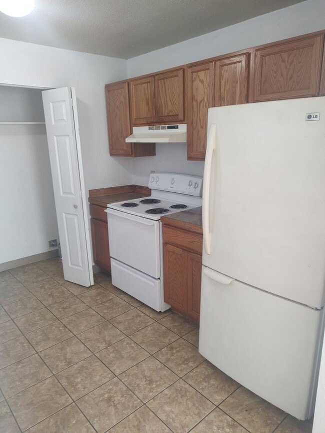 Building Photo - Located in Lakeview! Newly Renovated 3 Bedroom, 1 Bathroom Home
