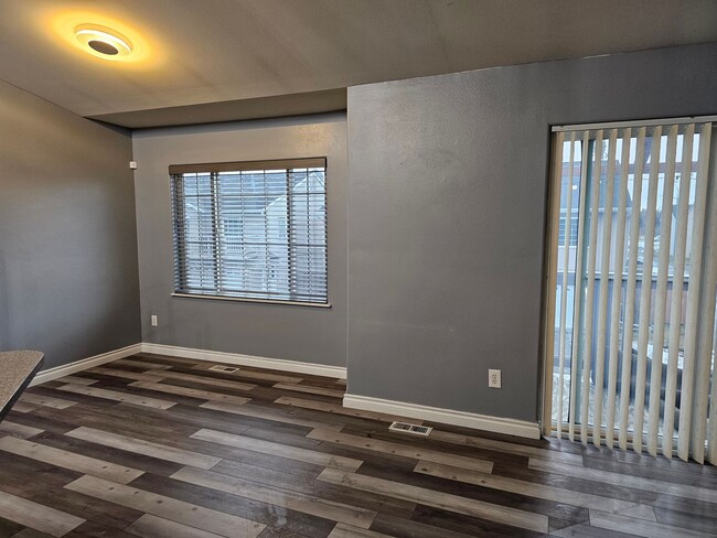 Building Photo - Beautiful Updated Condo