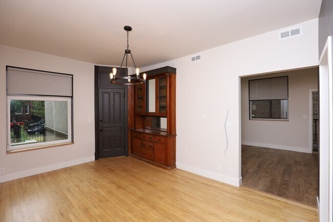 Foto del edificio - 843 N Maplewood Ave