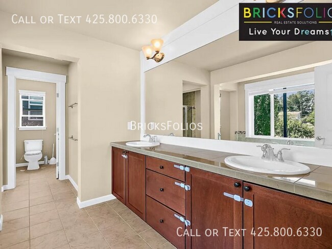 Building Photo - Comfortable 4-bedroom house in Renton, perfect for entertaining!