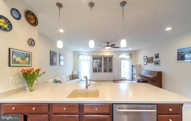 Foto del edificio - 6931 Rolling Creek Way