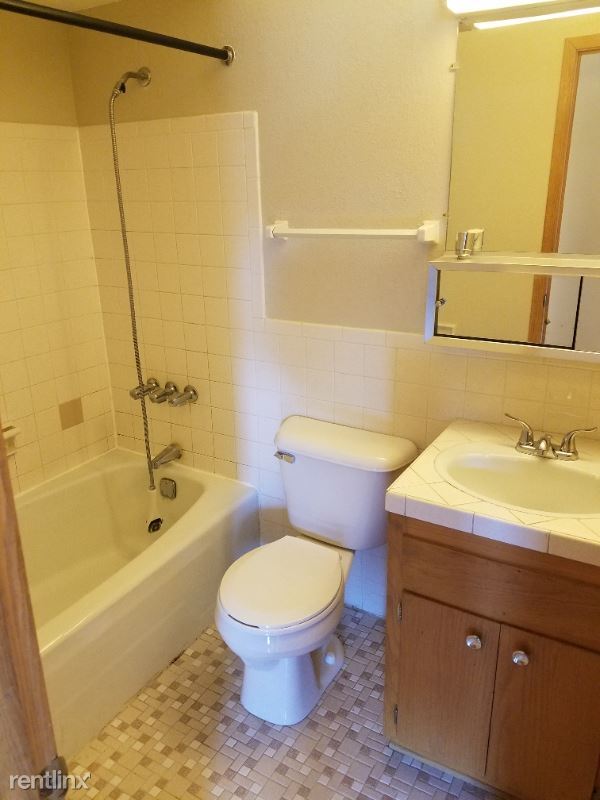 Foto del edificio - 3 br, 1.5 bath Townhome - 4043 N 82nd St
