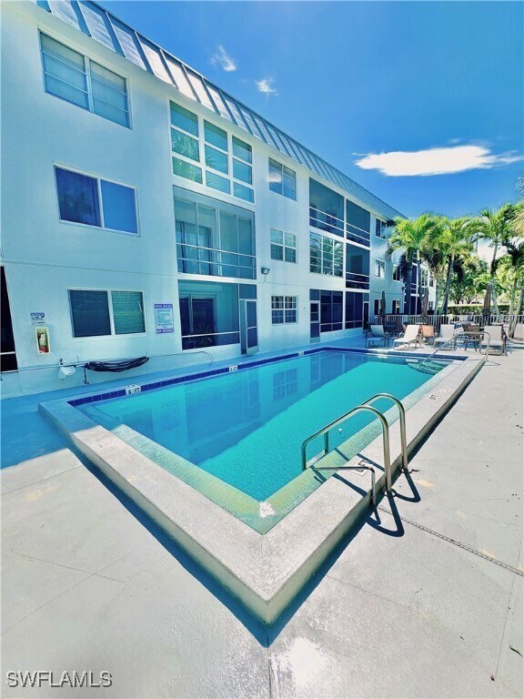 Foto del edificio - 72 7th St S