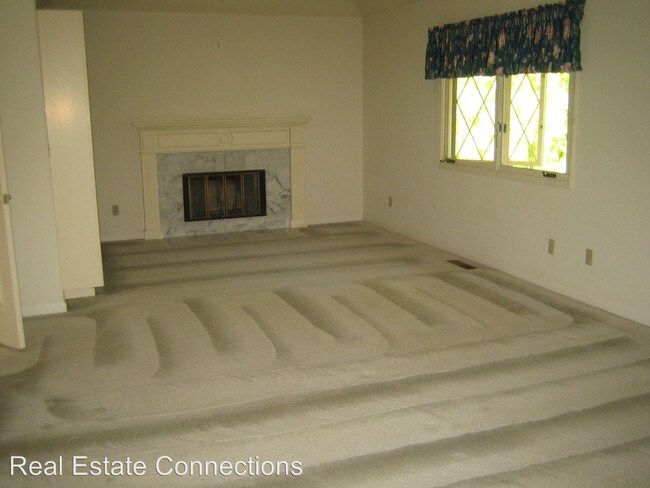 Building Photo - 14063 Loma Rio Dr