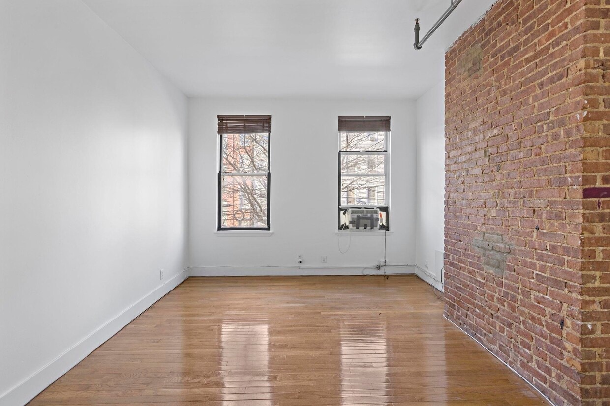 Primary Photo - 309 Monroe St