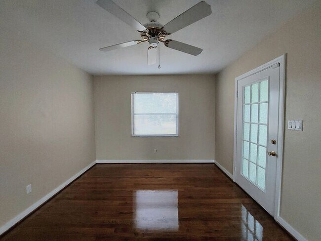 Foto del edificio - 2815 Woodland Hills Ave