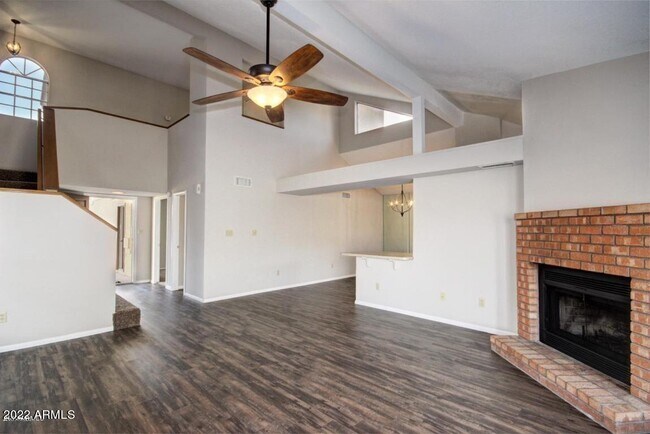 Foto del edificio - 728 N Hazelton Dr