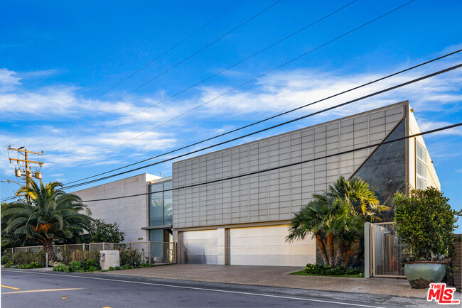 Foto del edificio - 24434 Malibu Rd