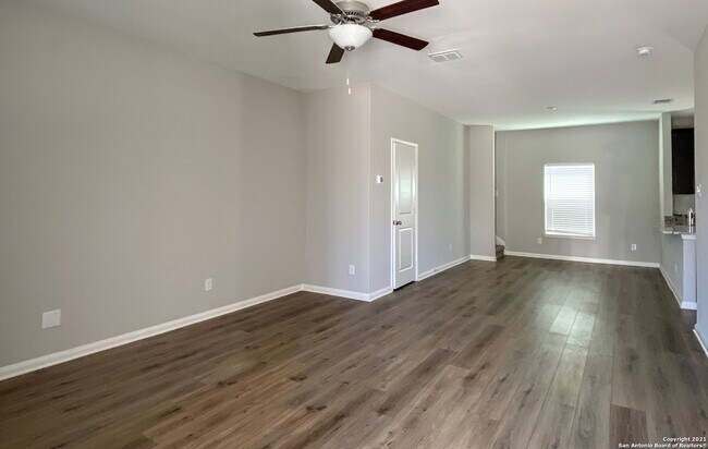 Foto del edificio - 12740 Shoreline Dr