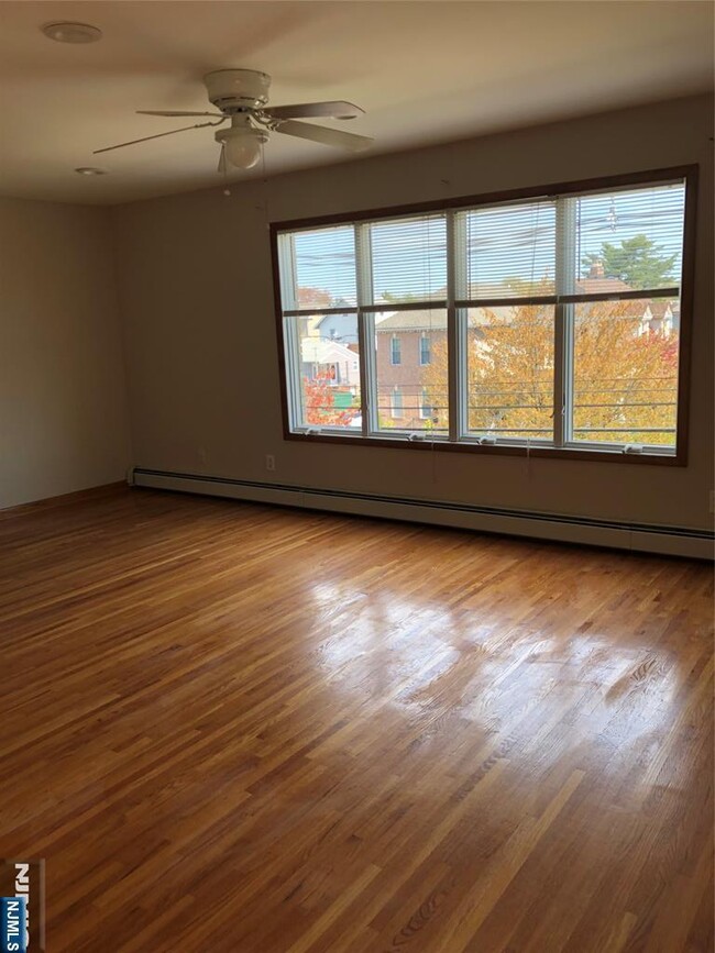 Building Photo - 504 2nd