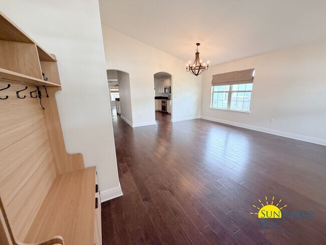 Building Photo - Charming 3-Bedroom Home on a Sidewalk-Lined Cul-de-Sac Near the Bay!