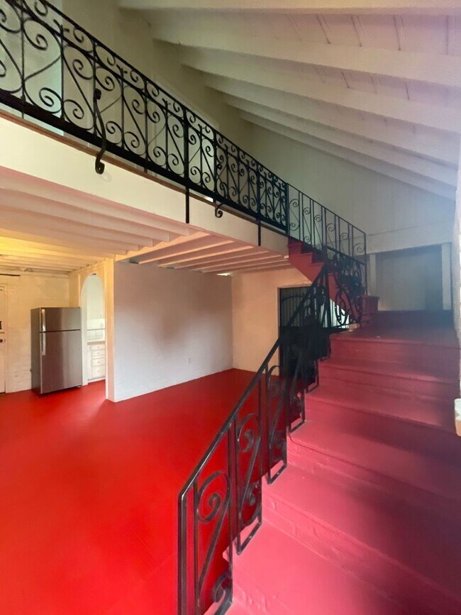 Building Photo - 840 E Brown Ave