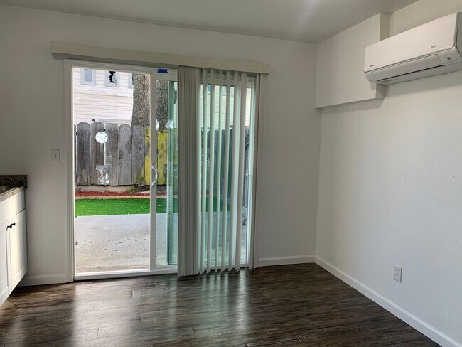 Foto del edificio - Move in Ready!