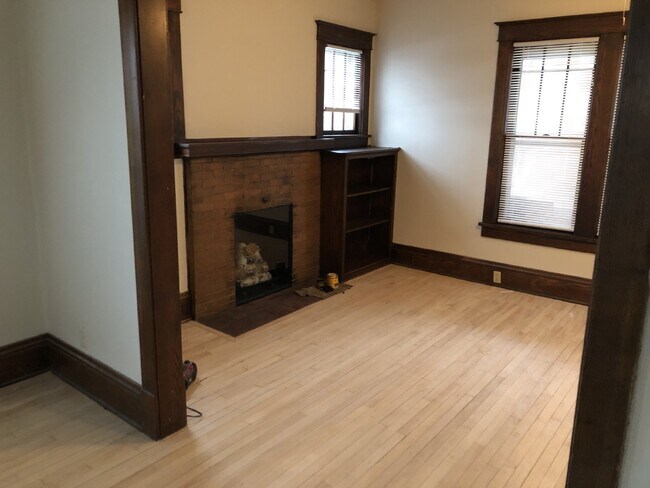 Foto del edificio - Huge 5 Bed 2 Bath home near UWEC with big ...