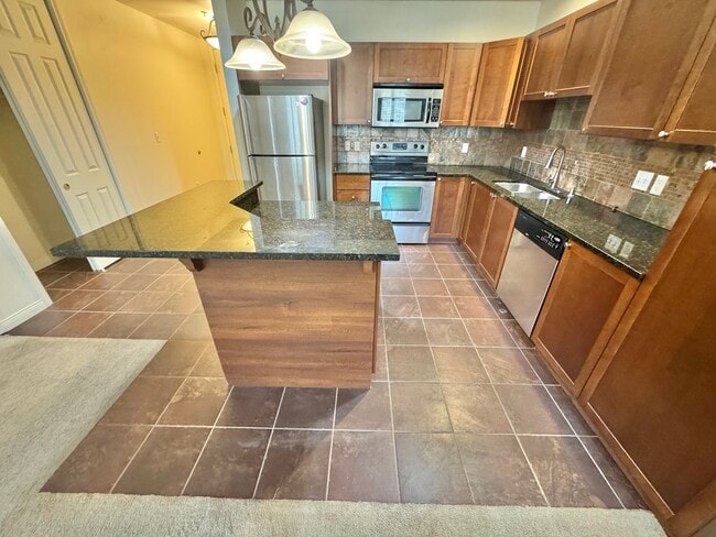 Building Photo - AMAZING ONE BEDROOM CONDO CENTRALLY LOCATED IN THE HEART OF LAS VEGAS