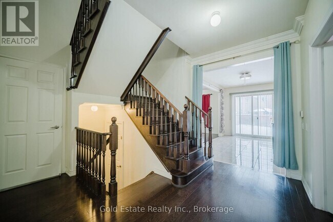 Photo du bâtiment - 69 Blackberry Valley Cres