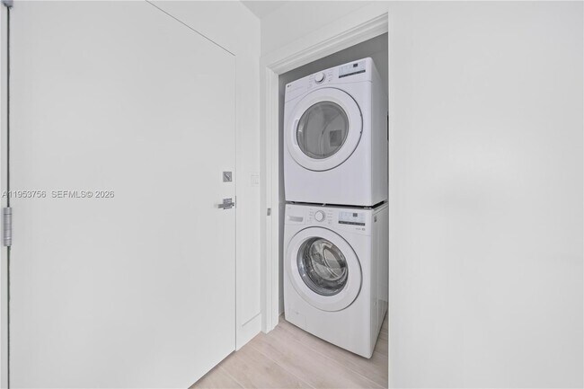 Building Photo - 32 NW 14th Ave