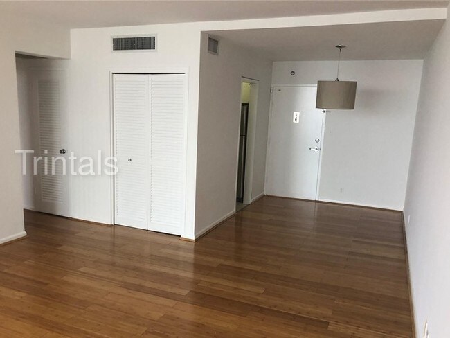 Building Photo - Miami beach condo! 1 bed 1 bath