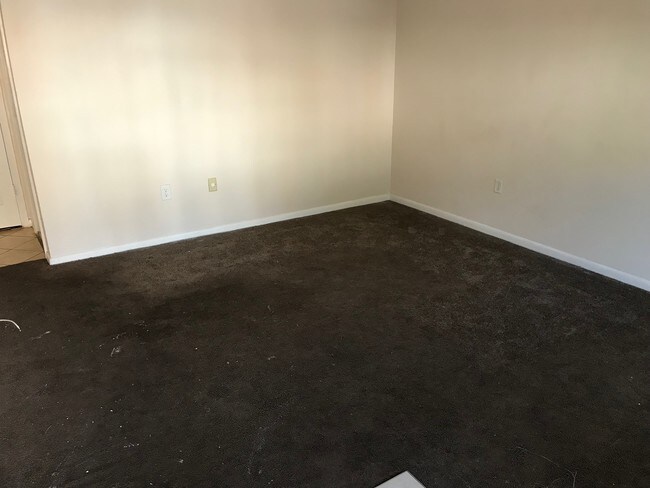 Building Photo - 5138 Clacton Ave
