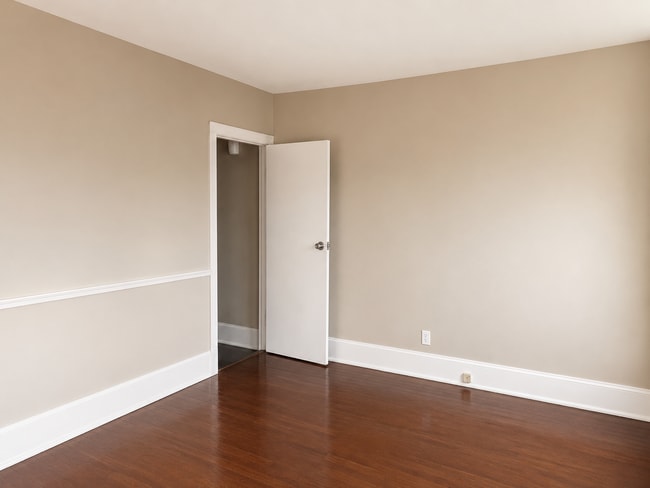 Building Photo - 2827 Glendora Ave