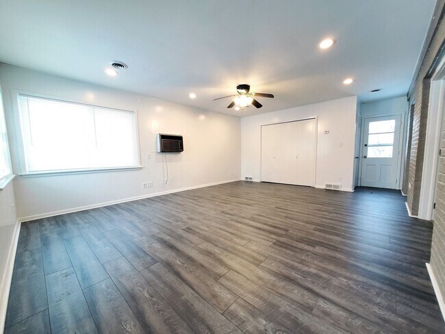 Foto del edificio - 3 Bed- 2 Full Bath Ranch for Rent | Newly ...