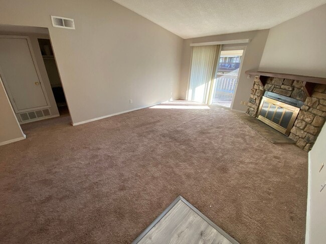 Building Photo - 1 br, 1 bath House - 3412 S Eagle St #203
