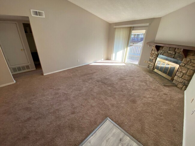 Foto del edificio - 1 br, 1 bath House - 3412 S Eagle St #203