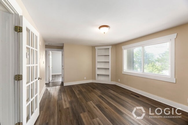 Building Photo - 240 E 400 N