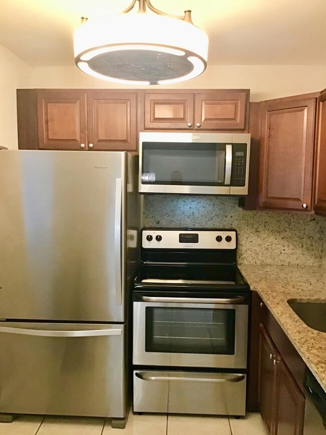 Building Photo - 135 Fanshaw D