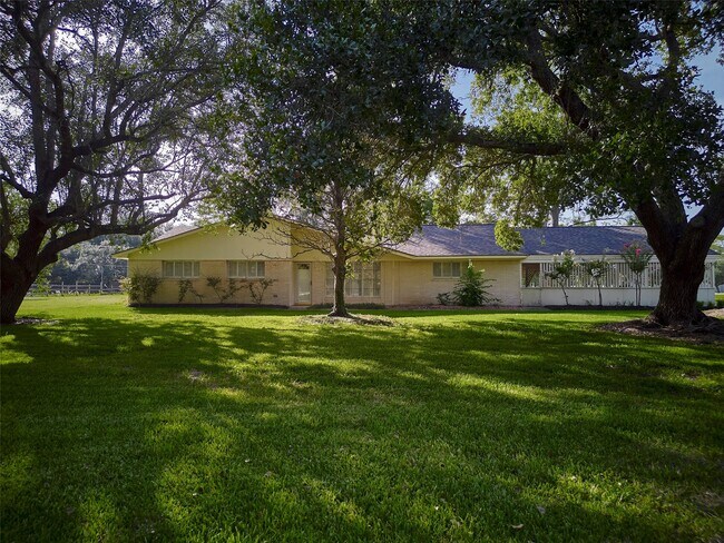 Foto del edificio - 902 Clover Ridge Ave