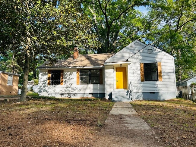 Building Photo - Newly Renovated 3 Bed / 2 Bath in Broadmoo...