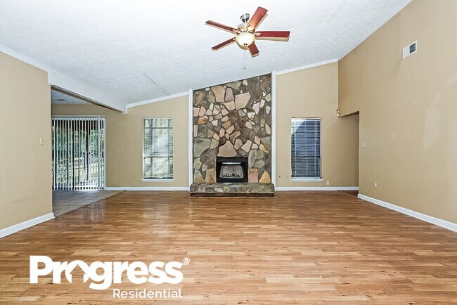 Foto del edificio - 4317 Old Lake Dr