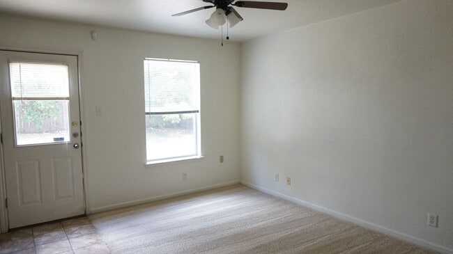 Building Photo - 1400 Chips Dr