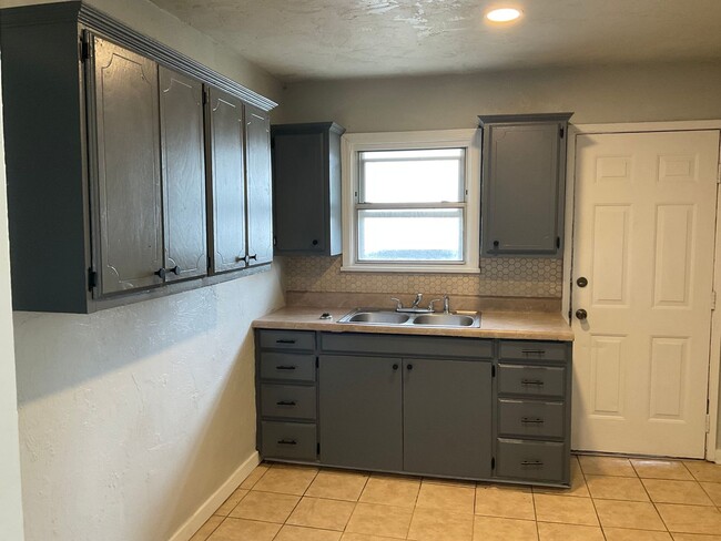 Building Photo - Cute Two bedroom home for rent